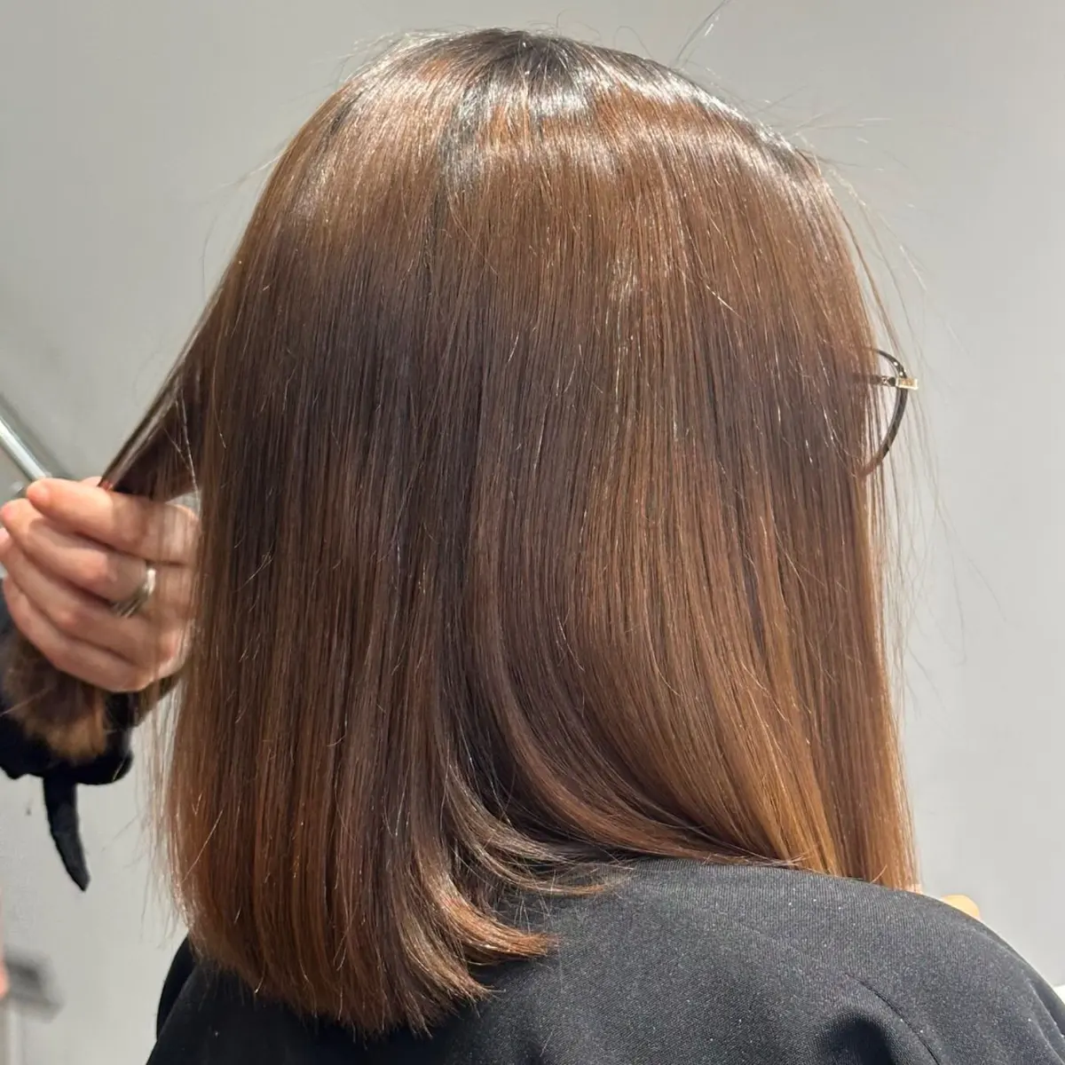 Shoulder-length brown hair